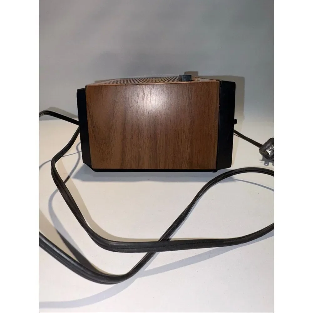 Vintage GE alarm clock radio